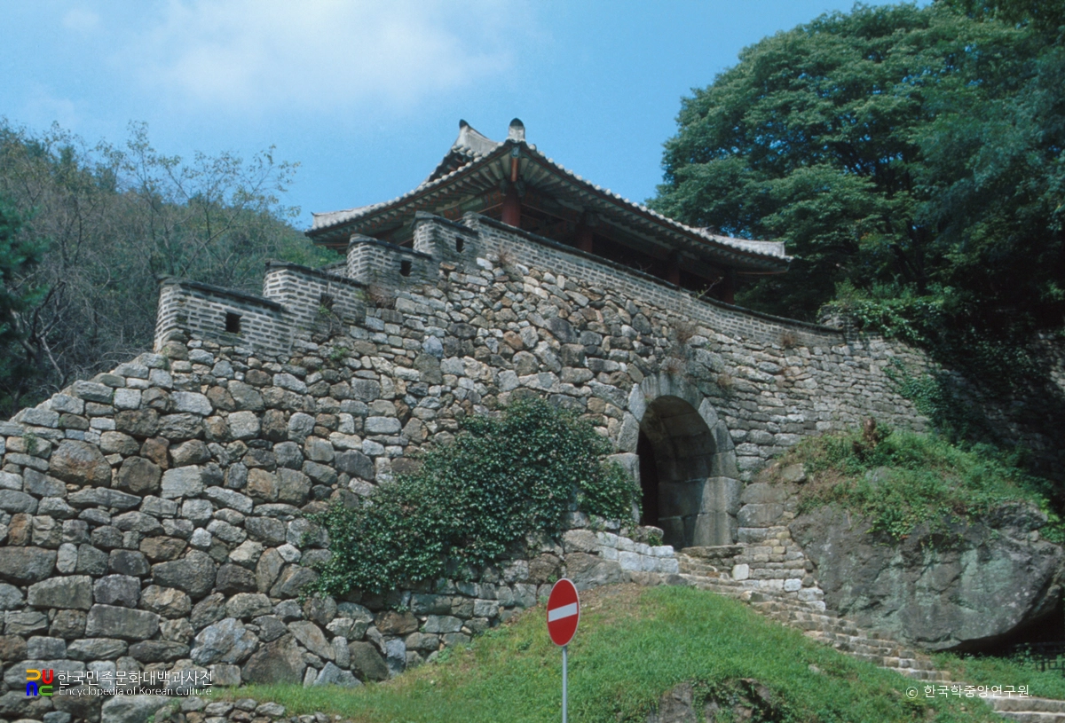 경기도 광주 남한산성 동문 정측면
