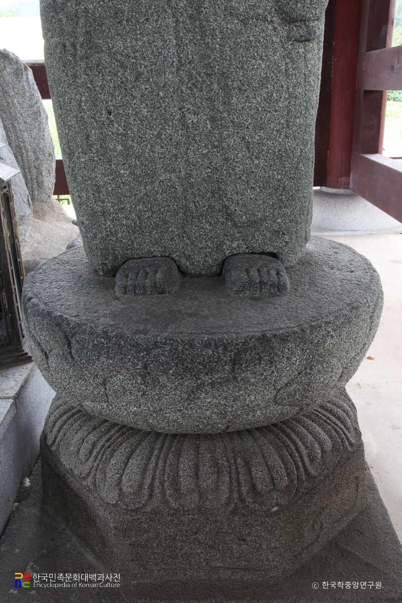 함안 대산리 석조삼존상 중 좌협시의 대좌