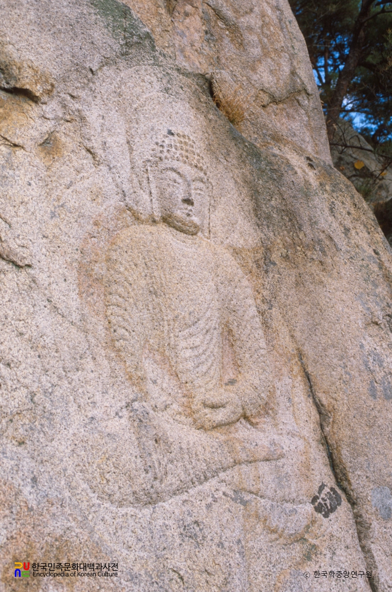 경주 남산 용장사지 마애여래좌상 정측면