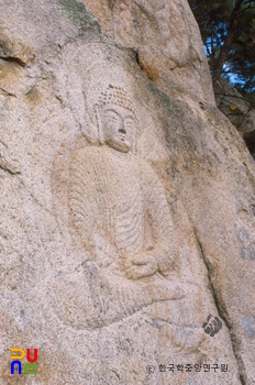 경주 남산 용장사지 마애여래좌상 정측면