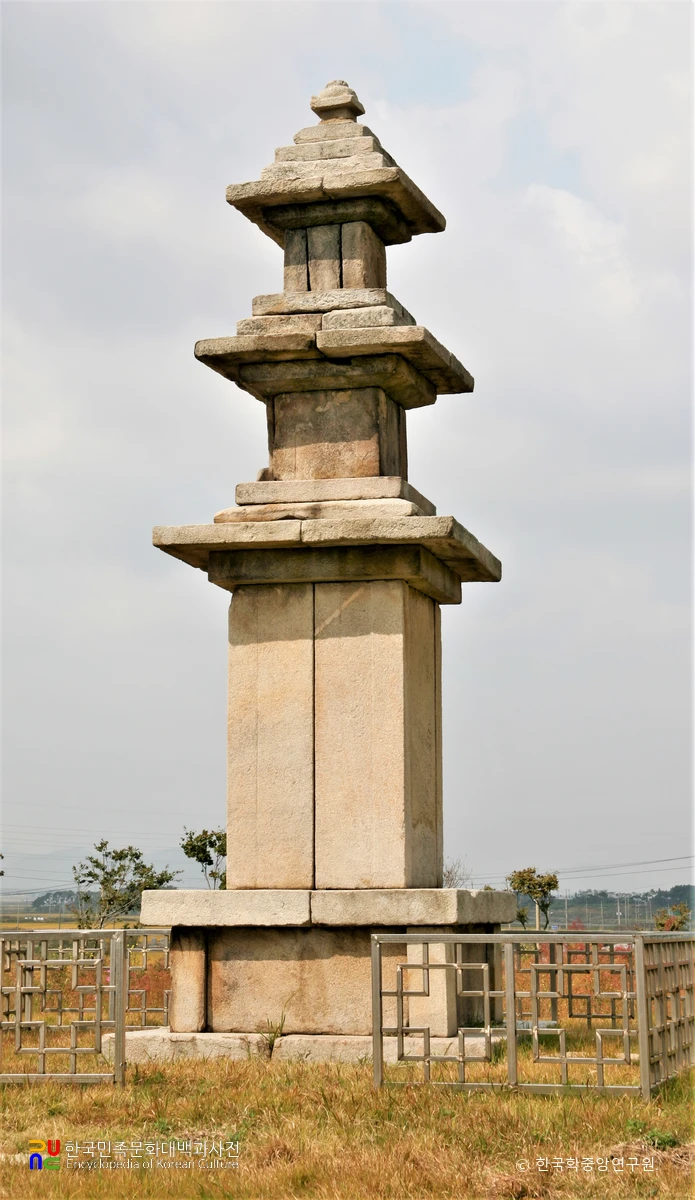 정읍 은선리 삼층석탑 정측면