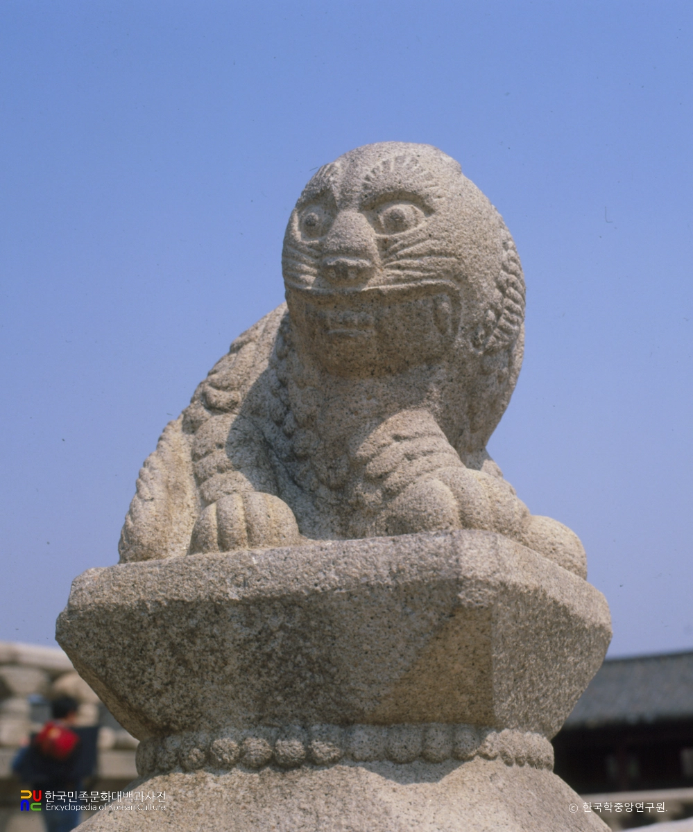 서울 경복궁 근정전 십이지신상 중 호랑이상 정측면