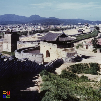 수원 화성 화서문과 서북공심돈 정측면