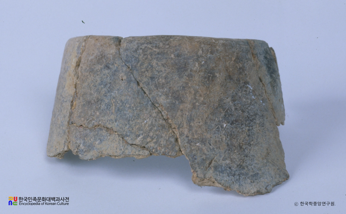 김해 수가리패총 출토 호형토기