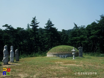 울주 위열공 김취려의 묘 전경