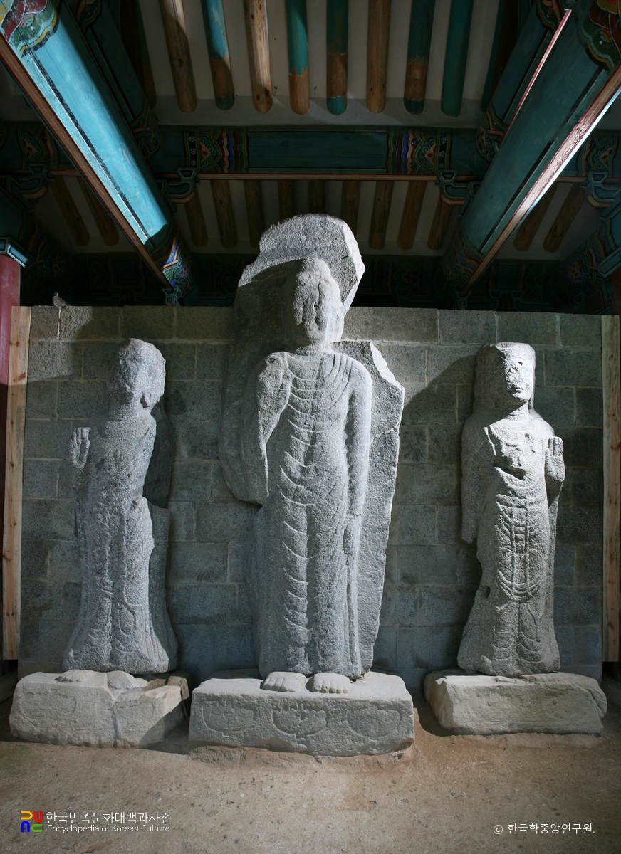 청양 읍내리 석조여래삼존입상