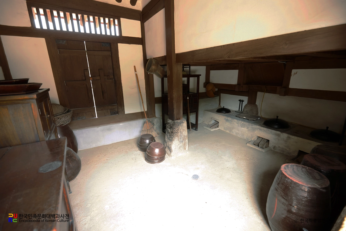 서울 삼각동 도편수 이승업 가옥 부엌