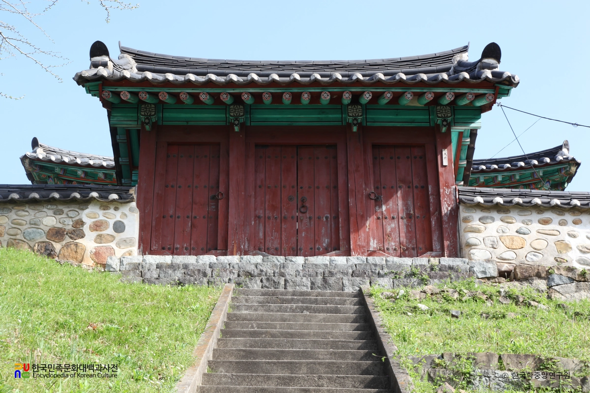 산청향교 내삼문 정면