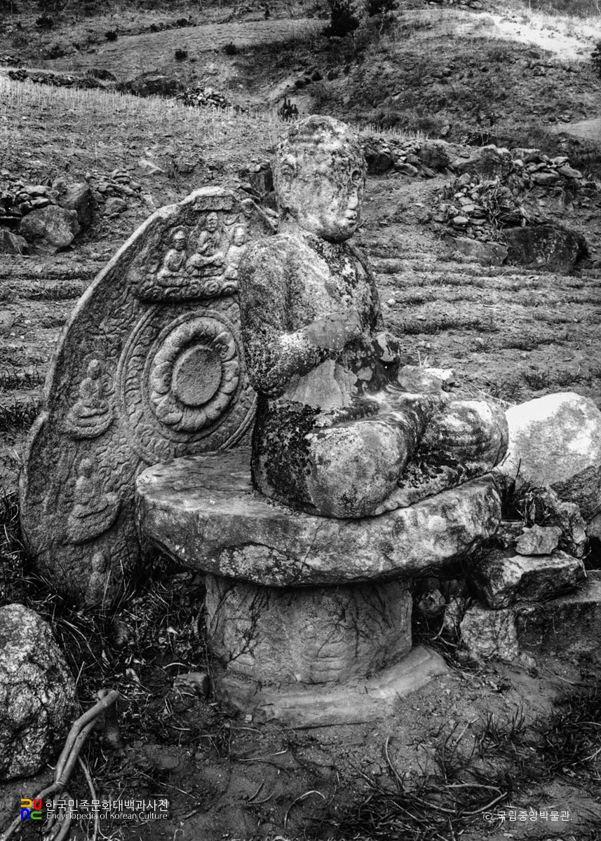 영주 부석사 폐사지 석조여래좌상