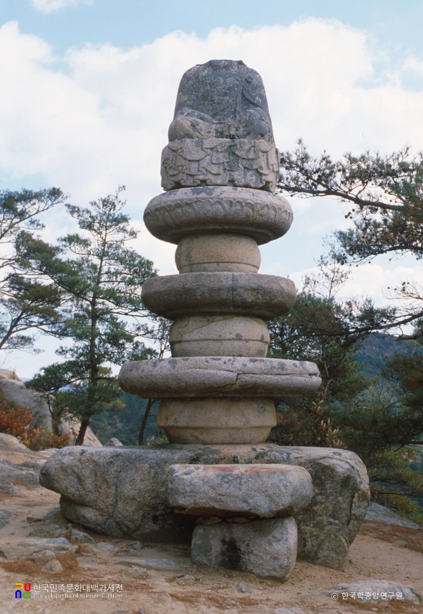 경주 남산 용장사곡 석조여래좌상 정면