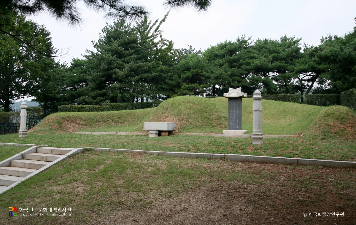 안산 이익 선생묘 측면