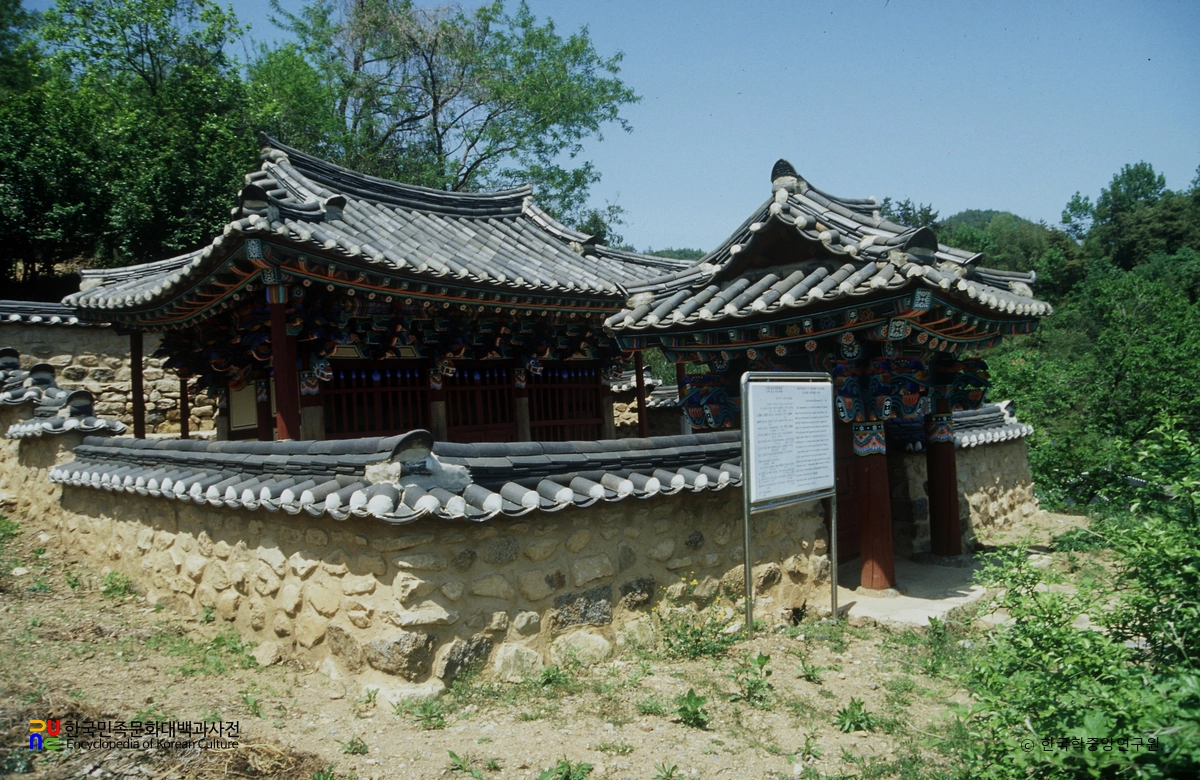 고흥송씨 쌍충 정려 정측면