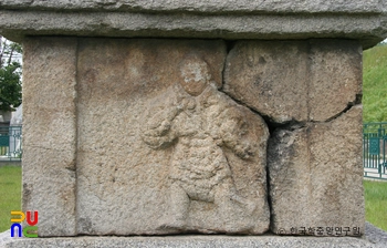 예천 동본리 삼층석탑 기단부 사천왕상