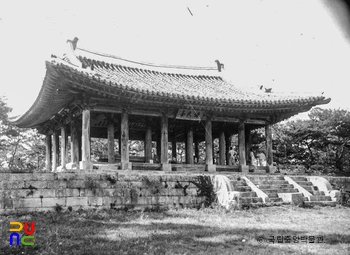 수원 화성 연무대 정측면