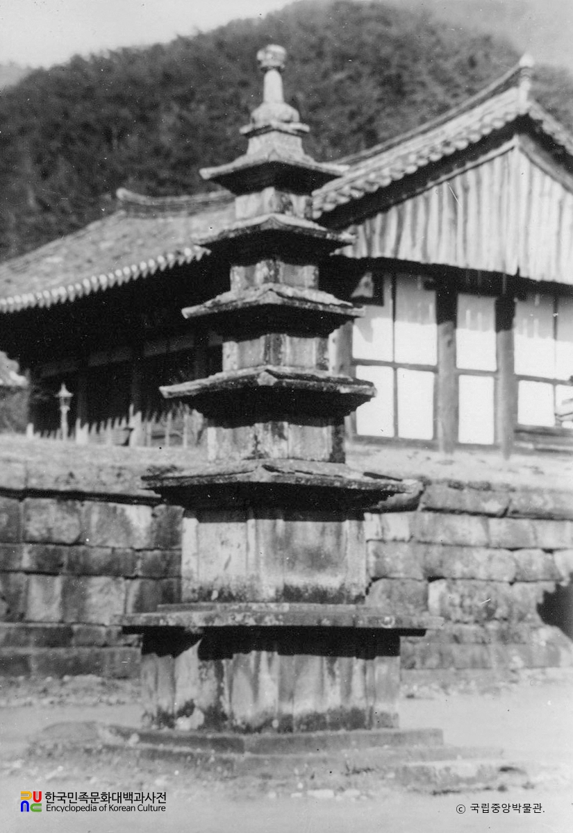 구례 화엄사 동오층석탑 정측면