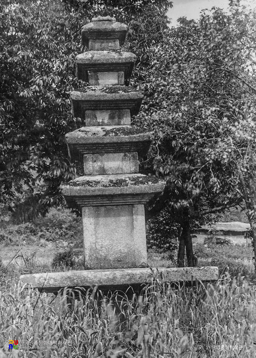 개성 영통사지 오층석탑 정면