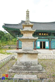 장흥 보림사 남·북 삼층석탑 및 석등 중 북삼층석탑 정면