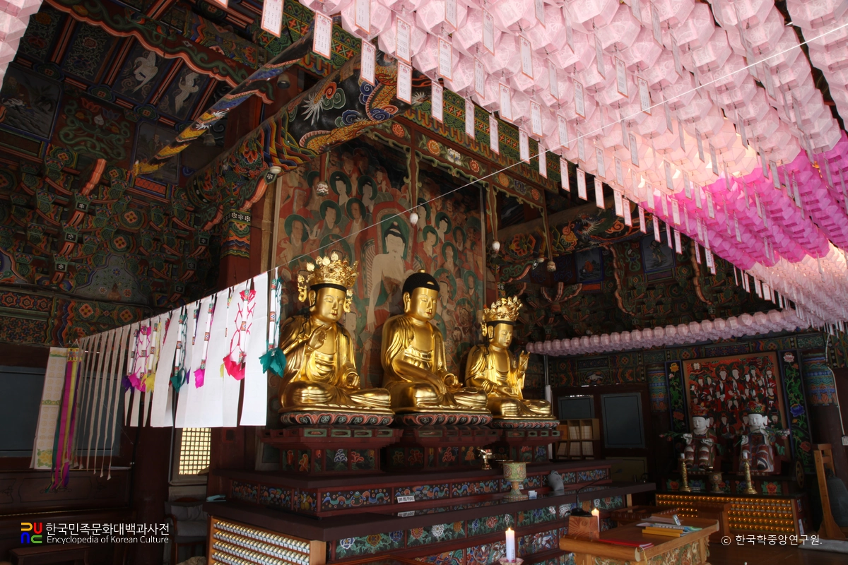 진주 청곡사 목조석가여래삼존좌상 전경