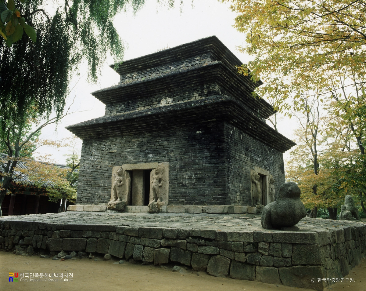 경주 분황사 모전석탑 정측면