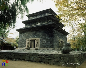경주 분황사 모전석탑 정측면