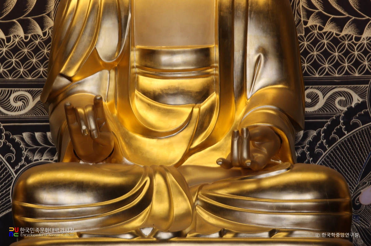 거창 심우사 목조아미타여래좌상의 수인