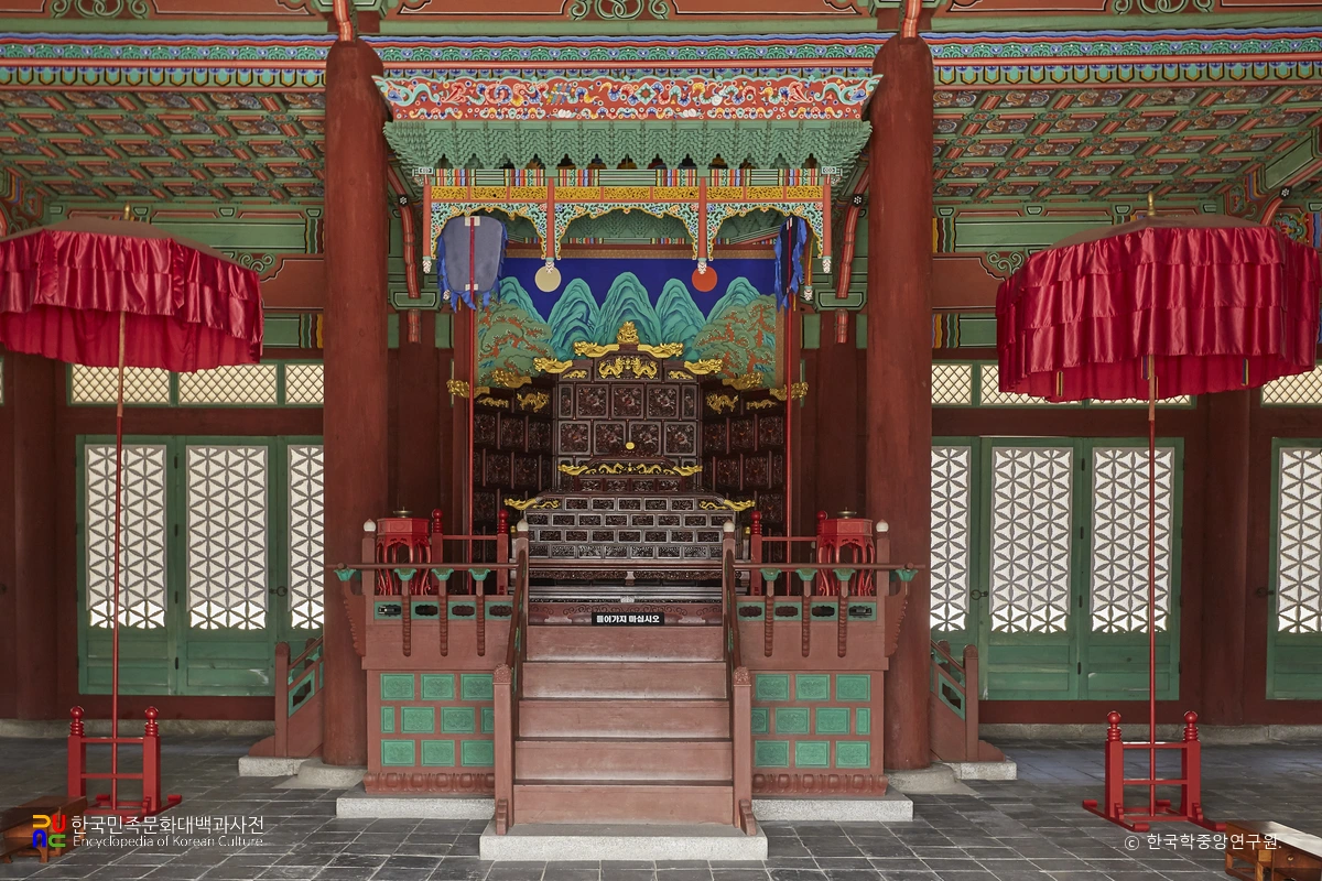 경희궁지 숭정전 내부