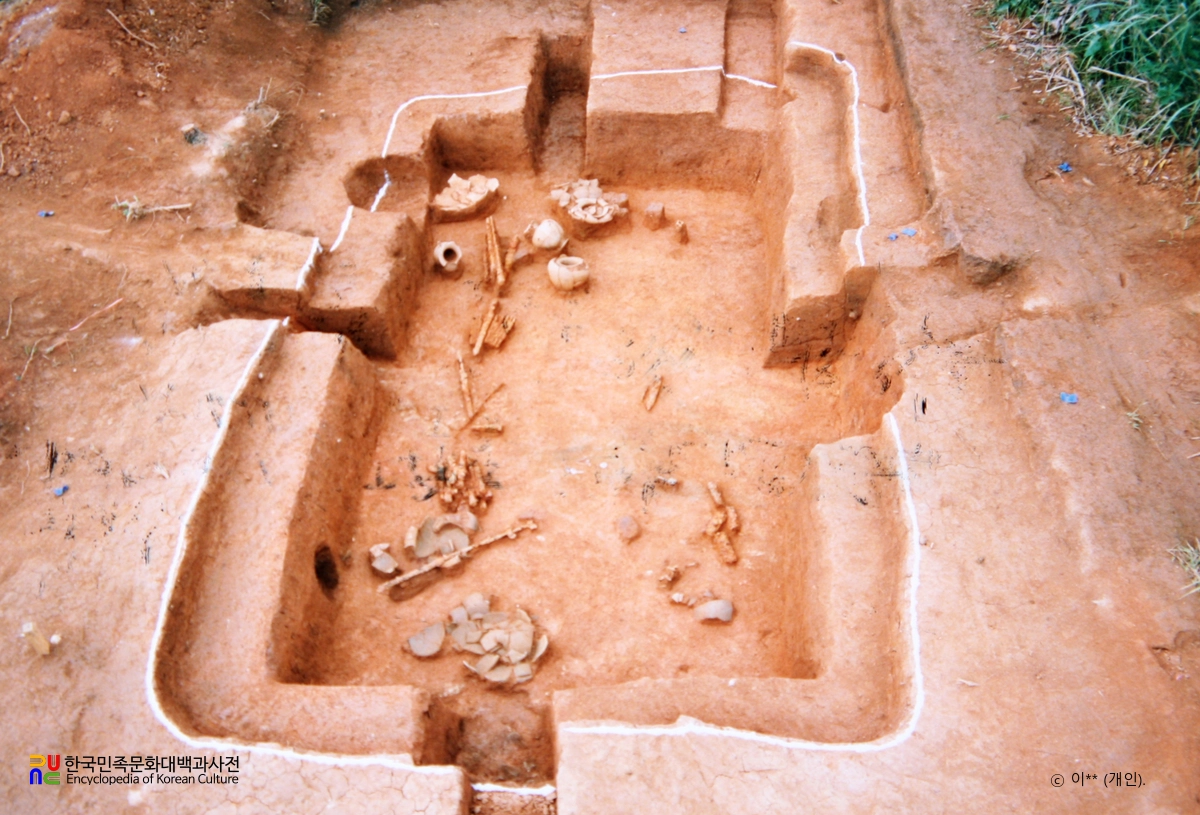 울주 대대리 고분 유구 노출 모습