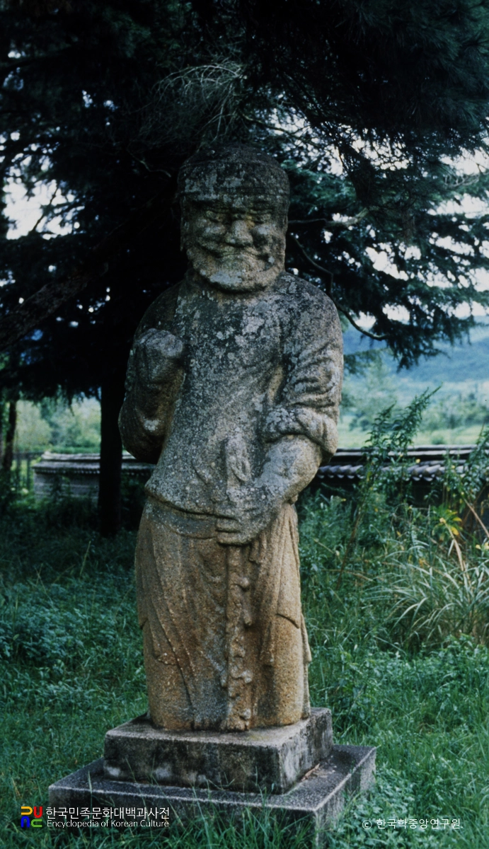 경주 신라 원성왕릉 석상 및 석주 일괄 중 무인상 정면
