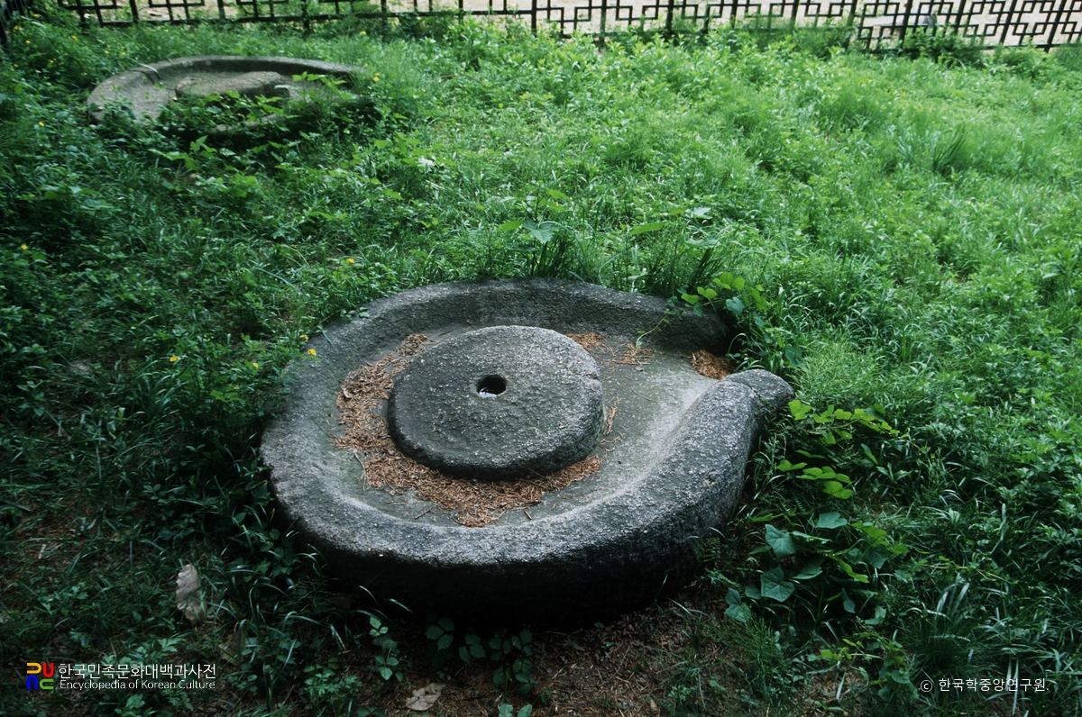 양주 회암사지 맷돌