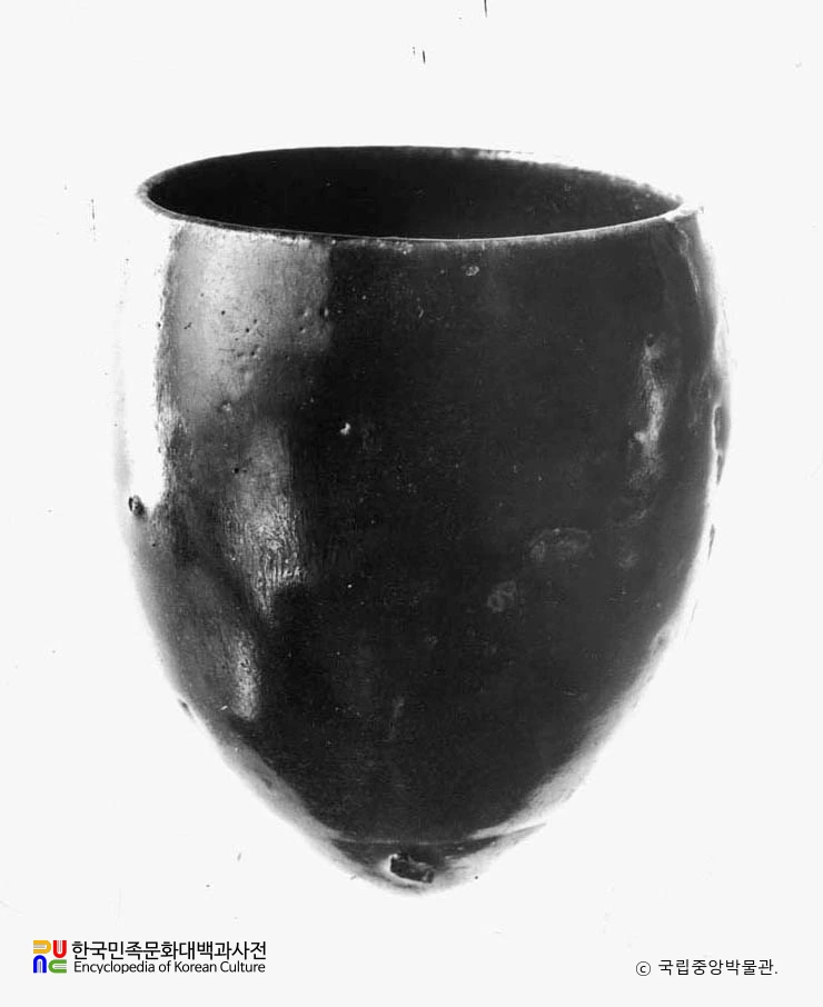 고려 고분 출토 흑유 마상배