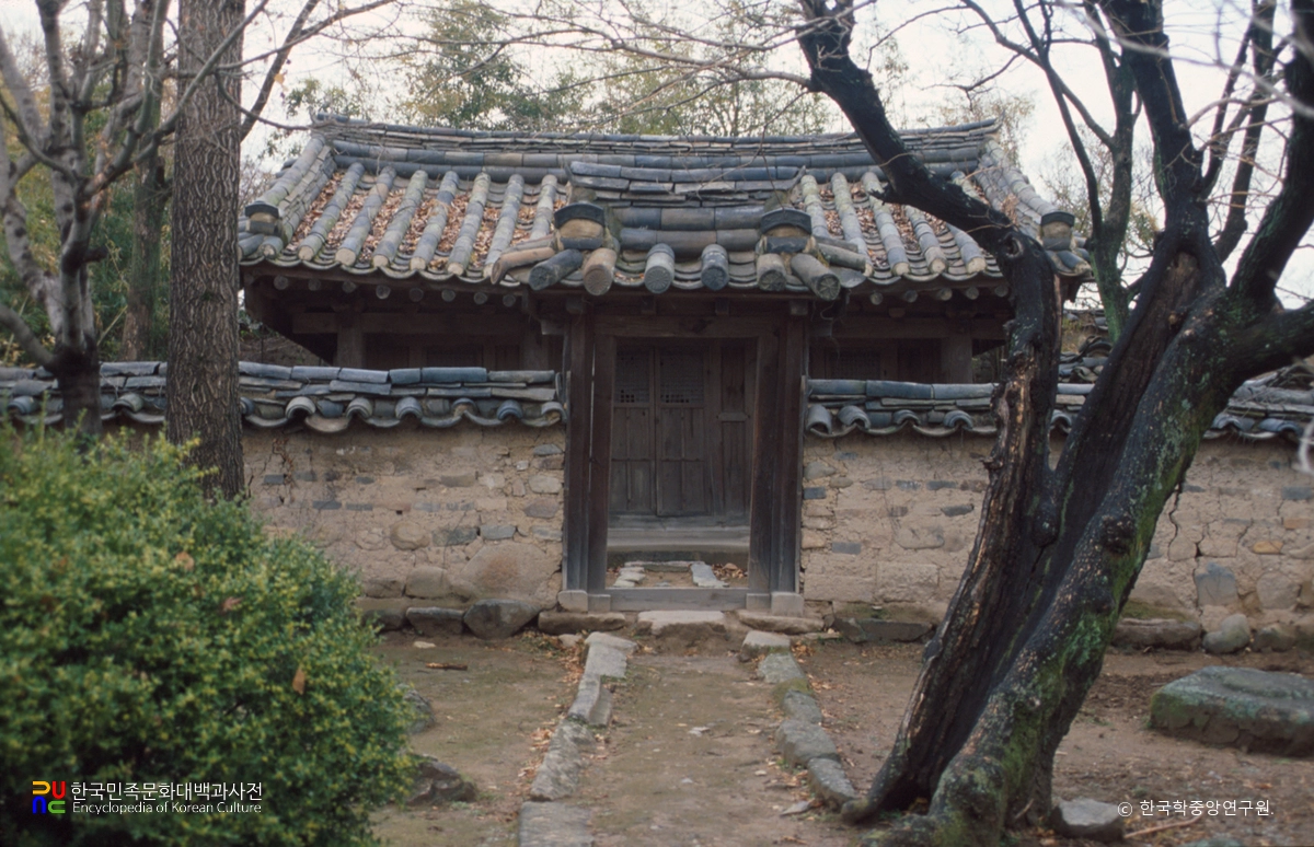 경주 교동 최부자댁 중 사당 정면