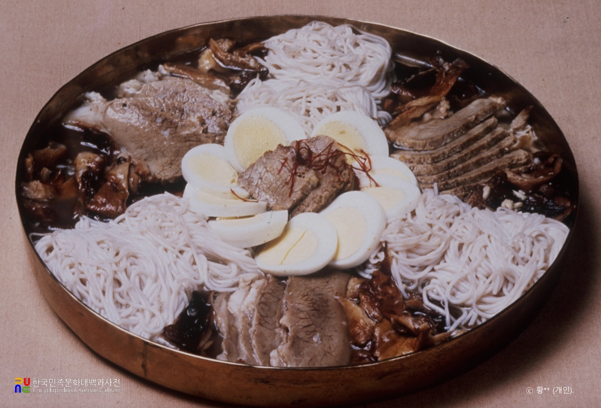 쟁반국수(평양국수)