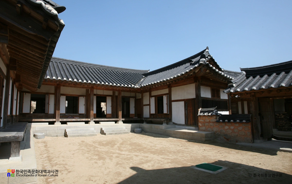 옥천 육영수 생가 안채