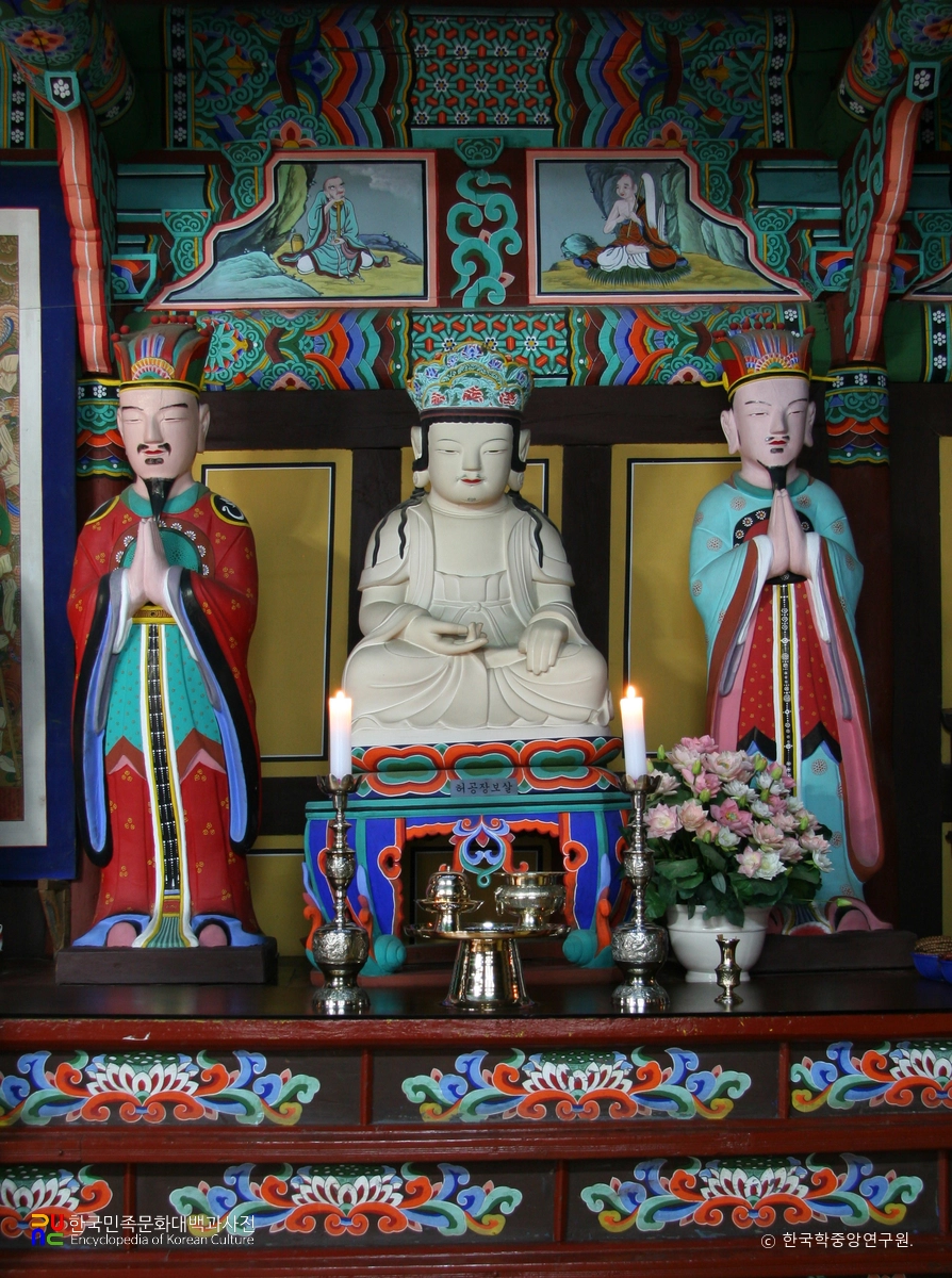 칠곡 송림사 명부전 석조지지보살과 좌우협시보살