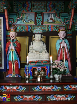 칠곡 송림사 명부전 석조지지보살과 좌우협시보살