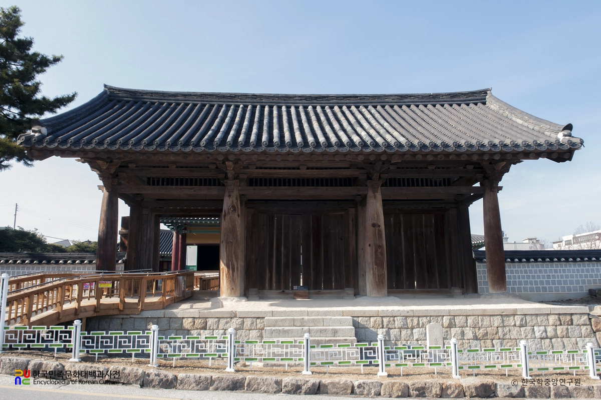 강릉 임영관 삼문
