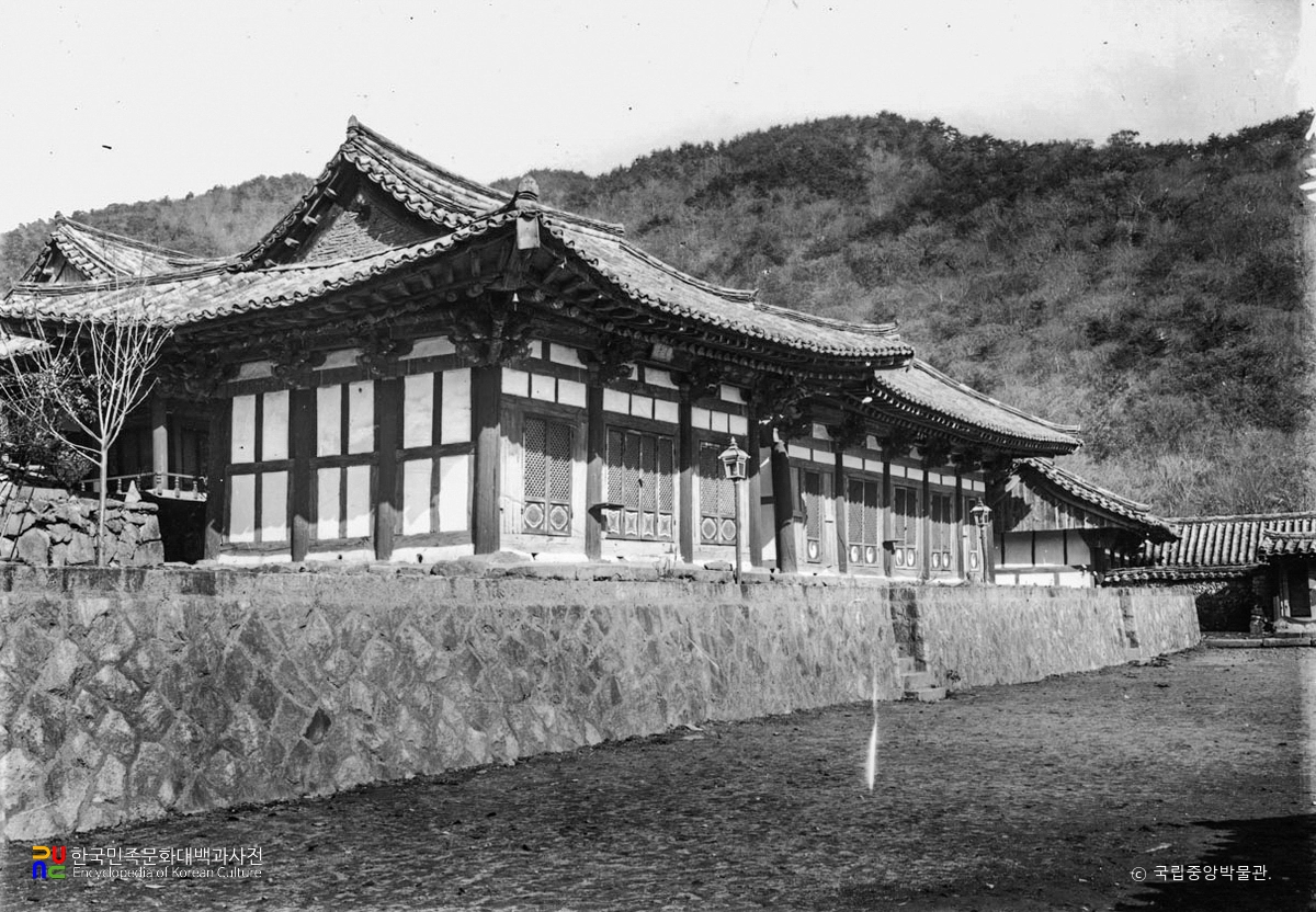 순천 선암사 불조전과 팔상전 전경