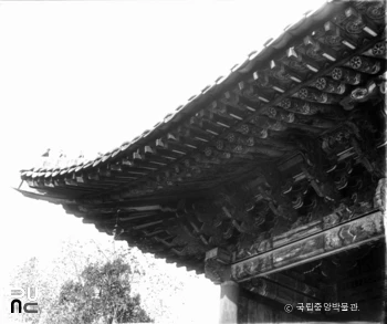 서울 덕수궁 중화전 및 중화문 중 중화문 우측 처마
