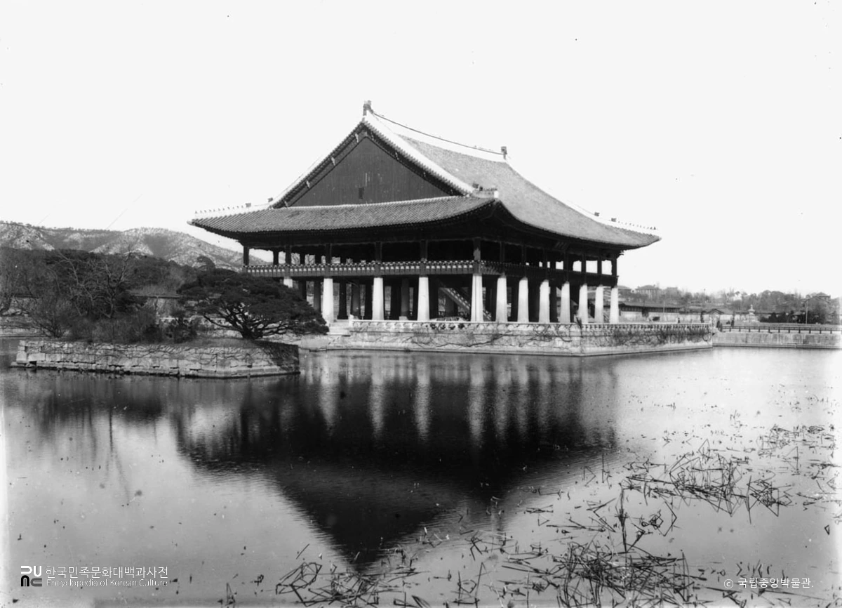 서울 경복궁 경회루 정측면