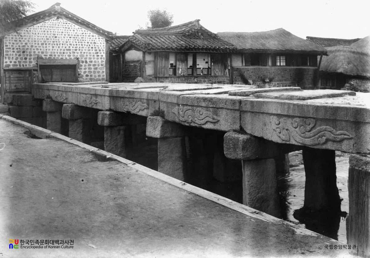 개성 동남쪽 석교 측면