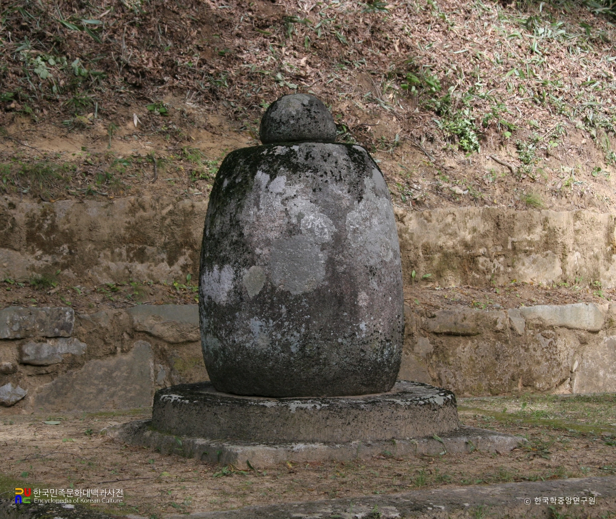 합천 해인사 홍제암 사명대사탑
