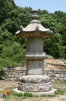 서산 보원슬롯 머신 게임 하기 법인국사탑 측면