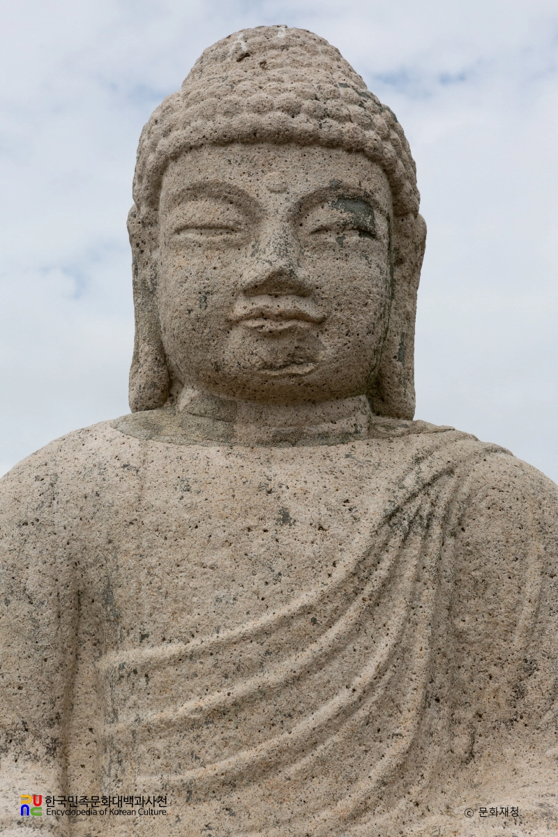 창녕 관룡사 용선대 석조여래좌상의 상반신