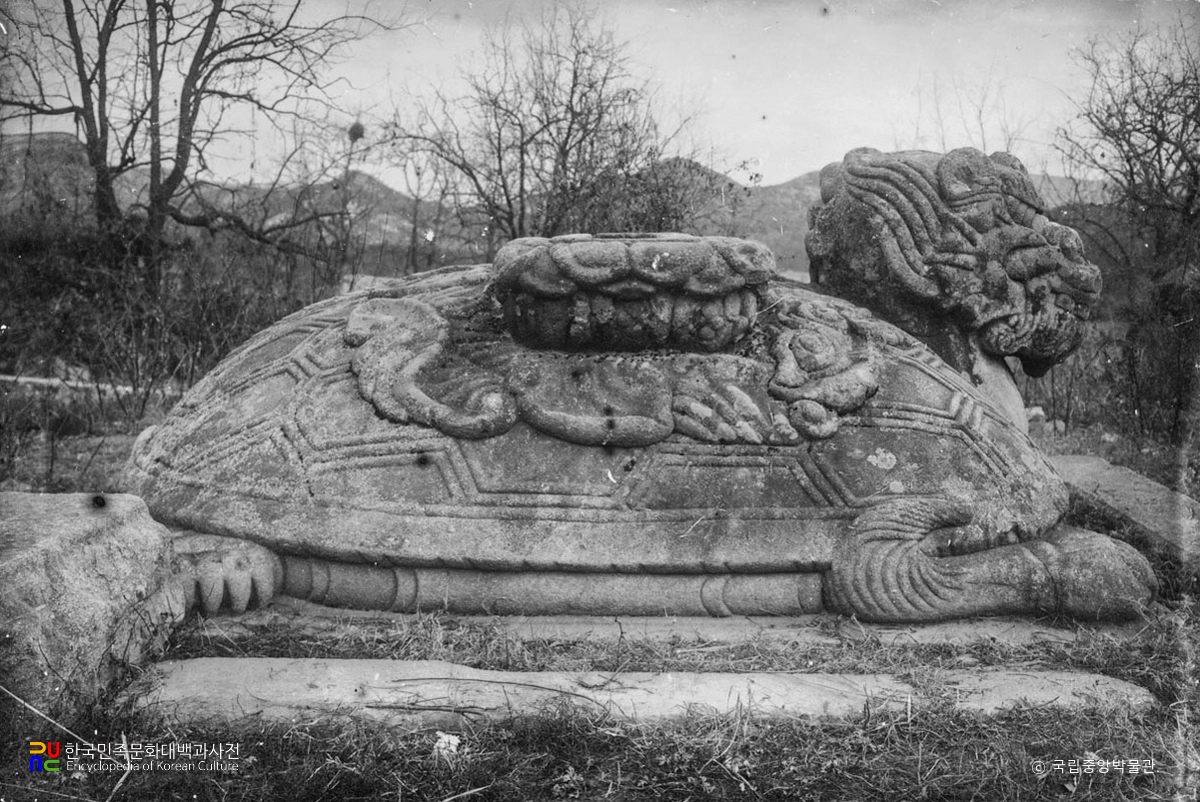 여주 고달사지 원종대사탑비 귀부 측면