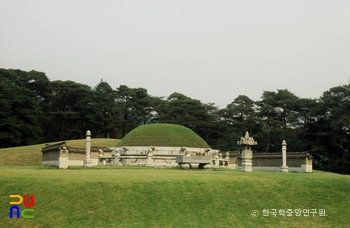 남양주 조선 고종과 명성왕후 홍릉 능 정측면