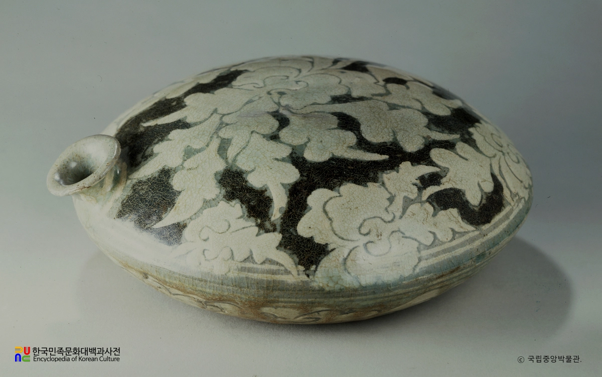 분청사기 박지철채모란문 자라병