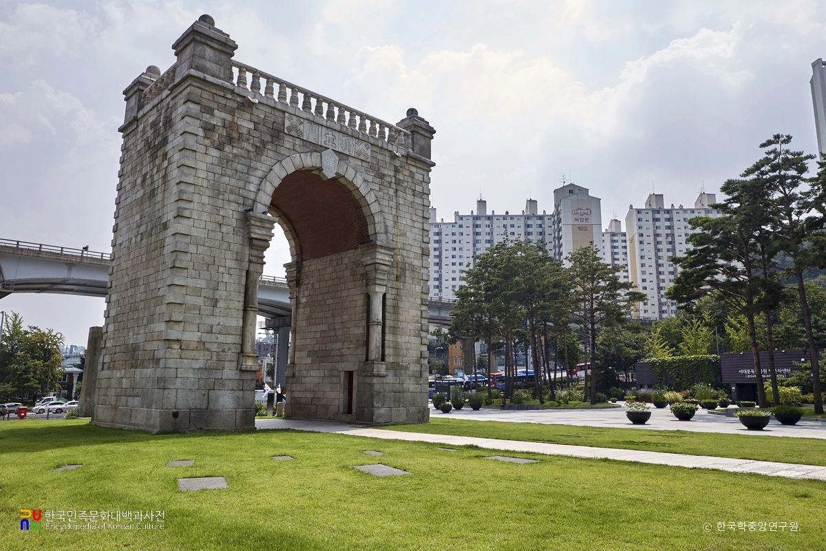 서울 독립문 정측면