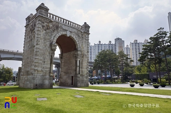 서울 독립문 정측면