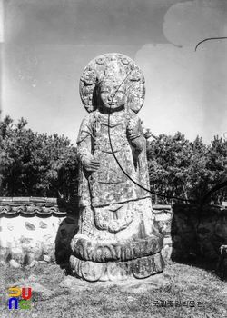 경주 배리 삼존불입상 우협시보살