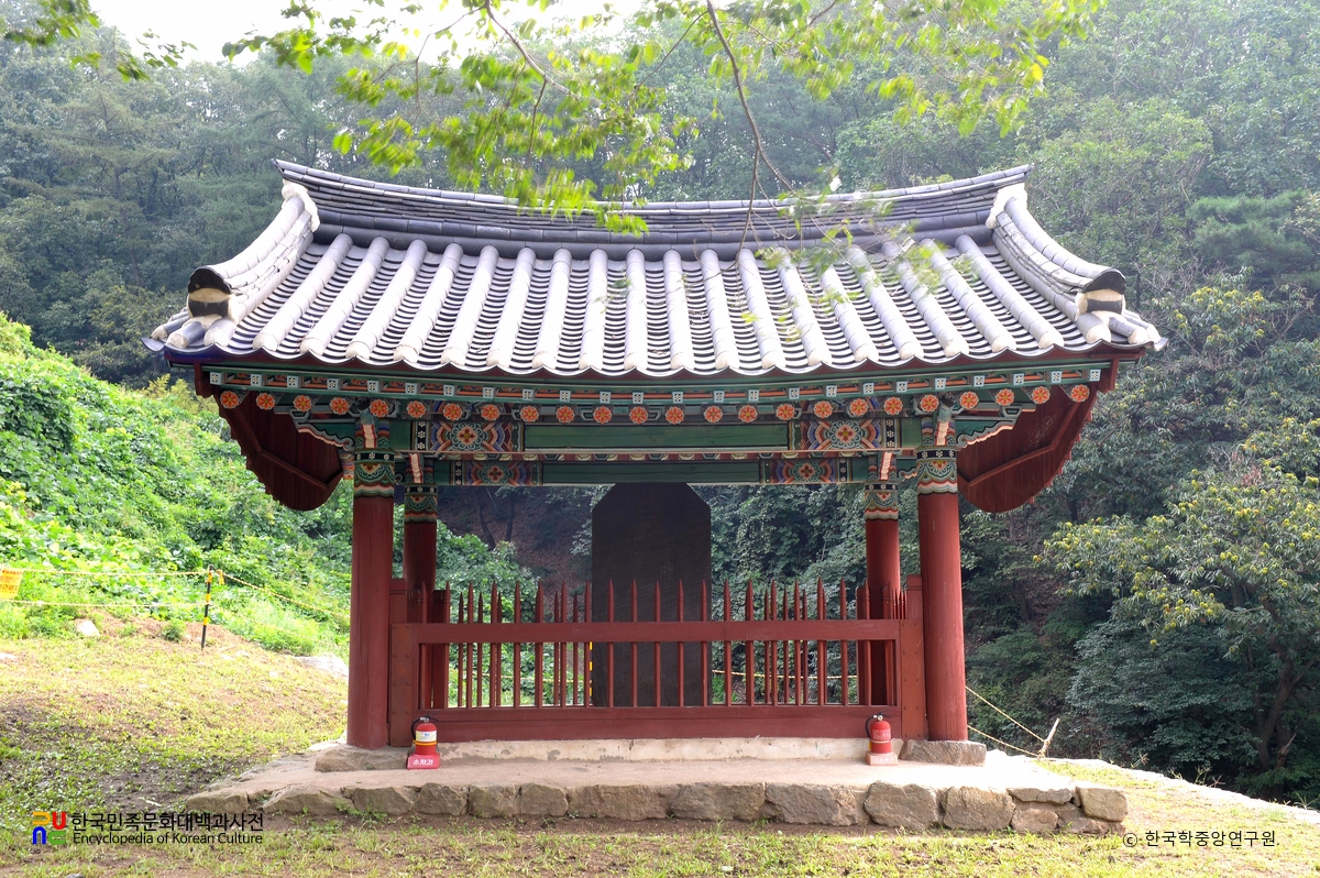 용인 서봉사지 현오국사탑비 비각 정면